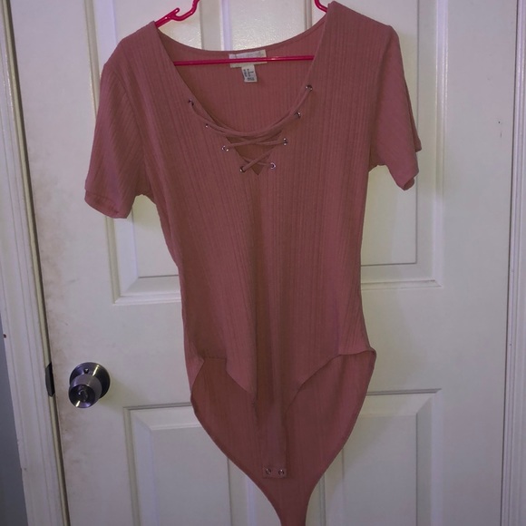 Forever 21 Tops - T-shirt bodysuit